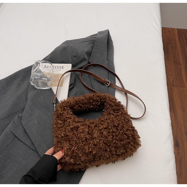 

Нишевая высококачественная женская сумка 2025 осень новая модная и повседневная простая одноплечевая сумка-мессенджер Mao Mao темно-коричневого