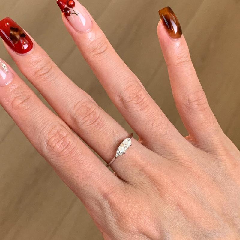Women's Marquise Cut Diamond Ring: Elegant and Sparkling Niche Design