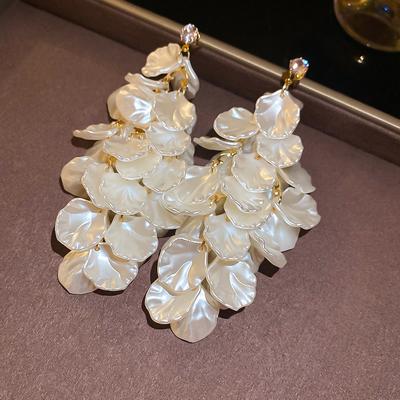 Kolczyki z frędzlami z liści cyrkonii dla kobiet Europejska i amerykańska osobowość temperament high-end kolczyki wiszące z poczuciem designu cyrkonia