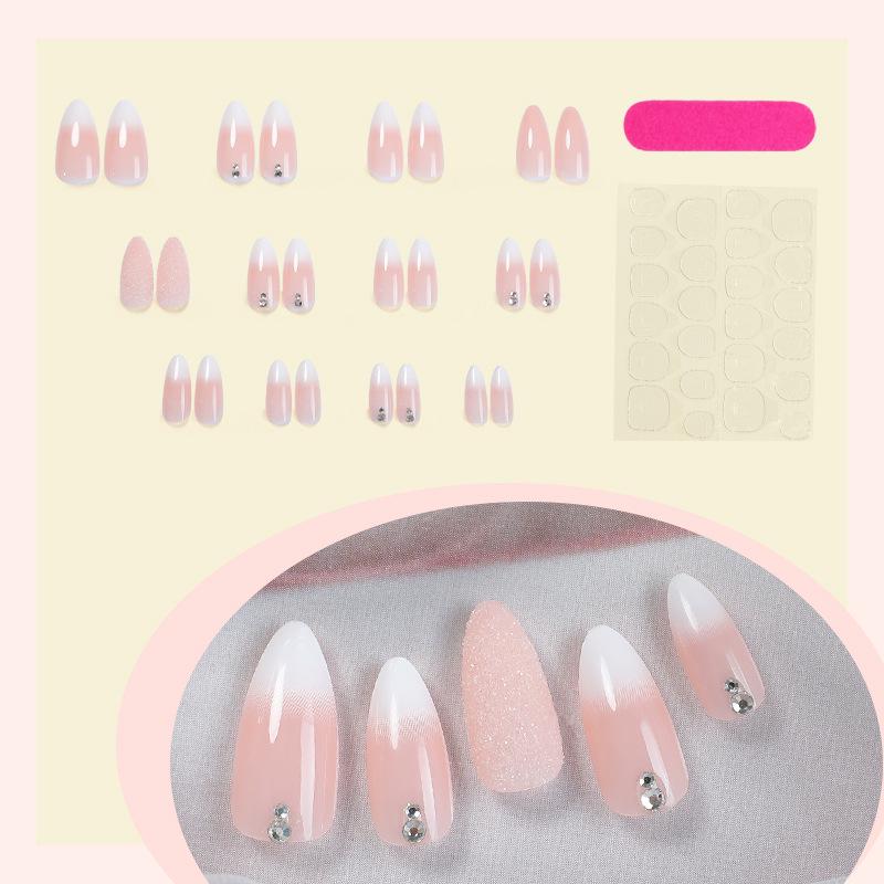 Pointes d'ongles portables dégradées amande avec saupoudrage de diamants - Art d'ongles artificiels de style français européen et américain.