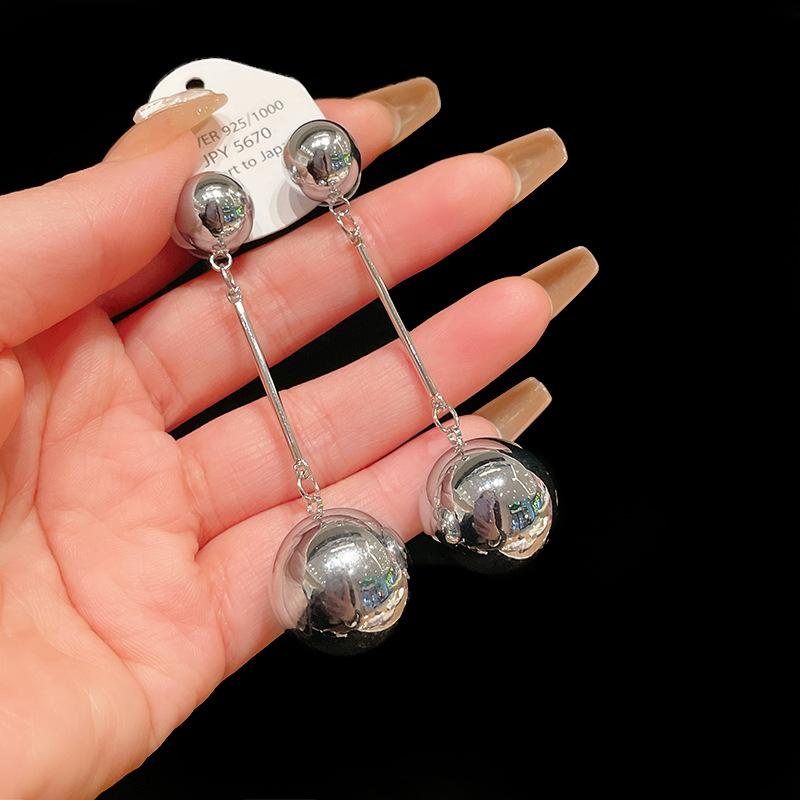 Silver Needle Metal Ball Tassel Earrings Personality Exaggerated Design Sense Earrings Simple Fashion Cold Wind Earrings