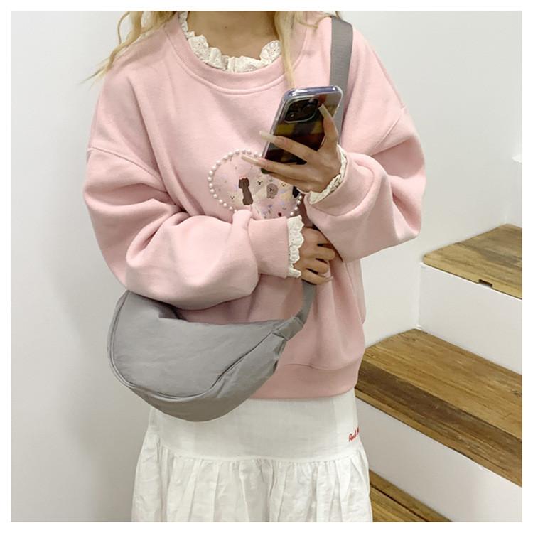 Street Style Duffle Bag With Nylon Material And Zipper Closure For Daily Use