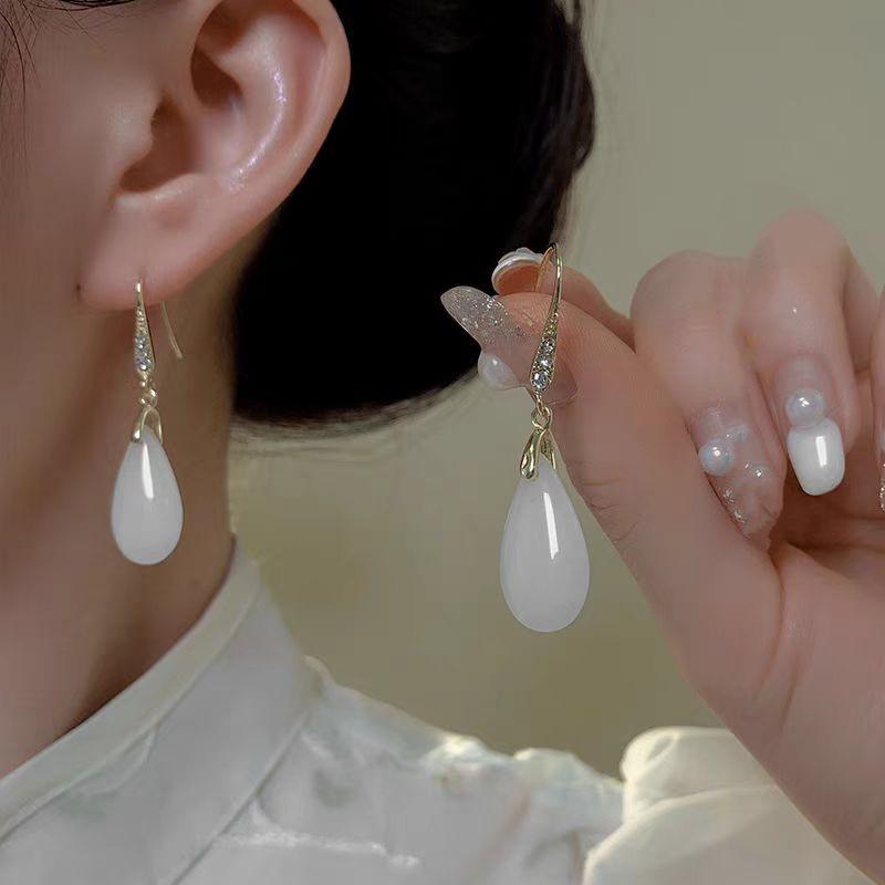 Elegant White Jade Water Drop Dangle Earrings - Chinese Style, Simple & Versatile Accessories белый