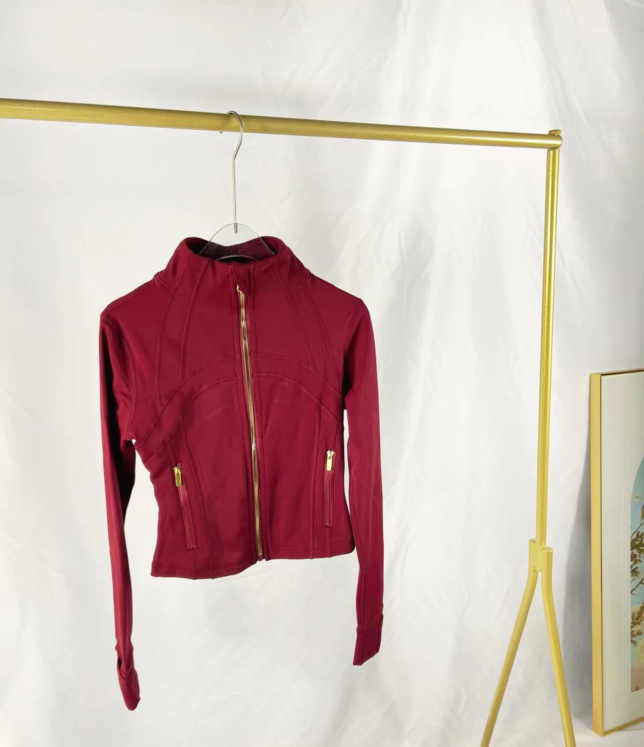 

Пальто коротке з коміром-стійкою Gold Label - Жіноча спортивна куртка приталеного крою від Lulu Swiff L