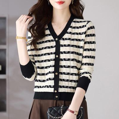 Damen-Herbstoberteil 2025: Gestreiftes Kurzarm-Top mit V-Ausschnitt aus Wollmischung