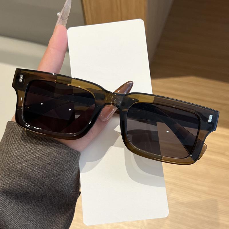 2026 Nuevas Gafas de Sol de Moda Metálicas Cuadradas Pequeñas con Clavos de Arroz para Mujer