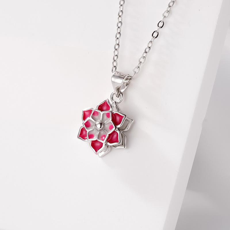 

Корейская версия модного темперамента. Ожерелье с подвеской в виде цветка пиона для женщин. Премиальная упаковка. Вращающиеся украшения.