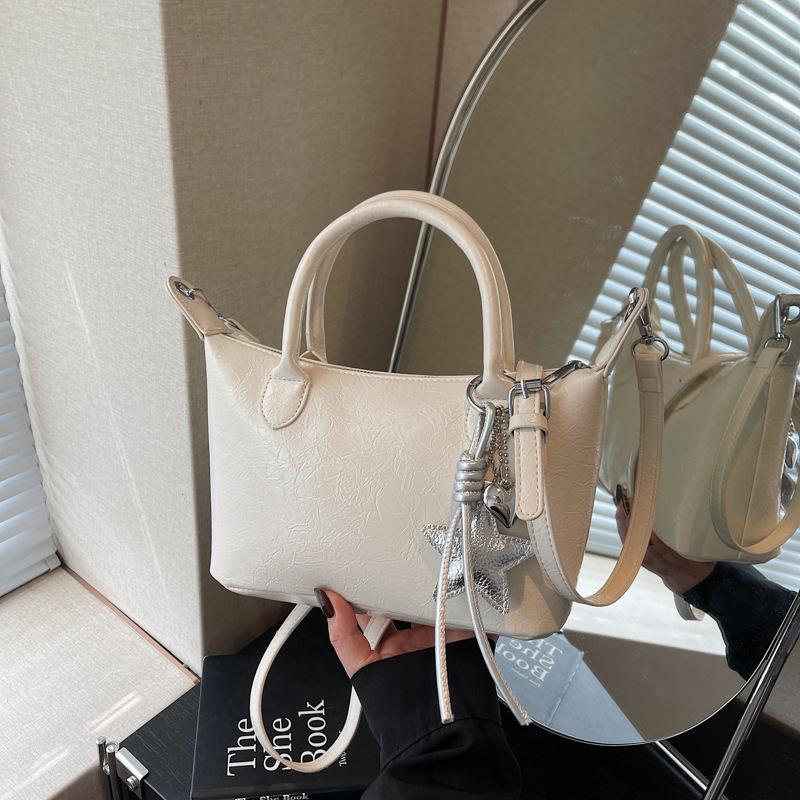 Premium texture portable dumpling bag women's new fashionable exquisite shoulder bag casual commuter messenger bag