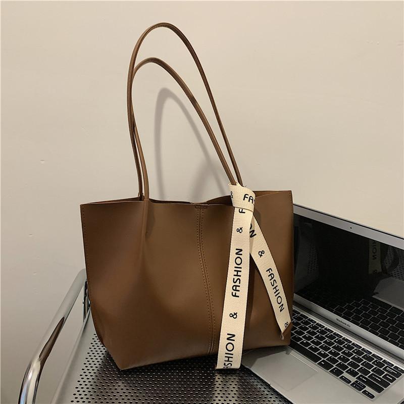 

Fashionable Stylish Large Capacity Shoulder Bag For Women In Black And Brown Colors