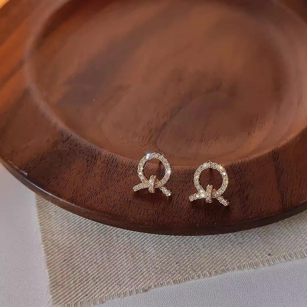 Orecchini a Cerchio Piccolo con Strass a Forma di Croce Orecchini Personalità Temperamento Orecchini da Ragazza Regalo alla Moda Accessori Eleganti da Donna Gioielli Classici