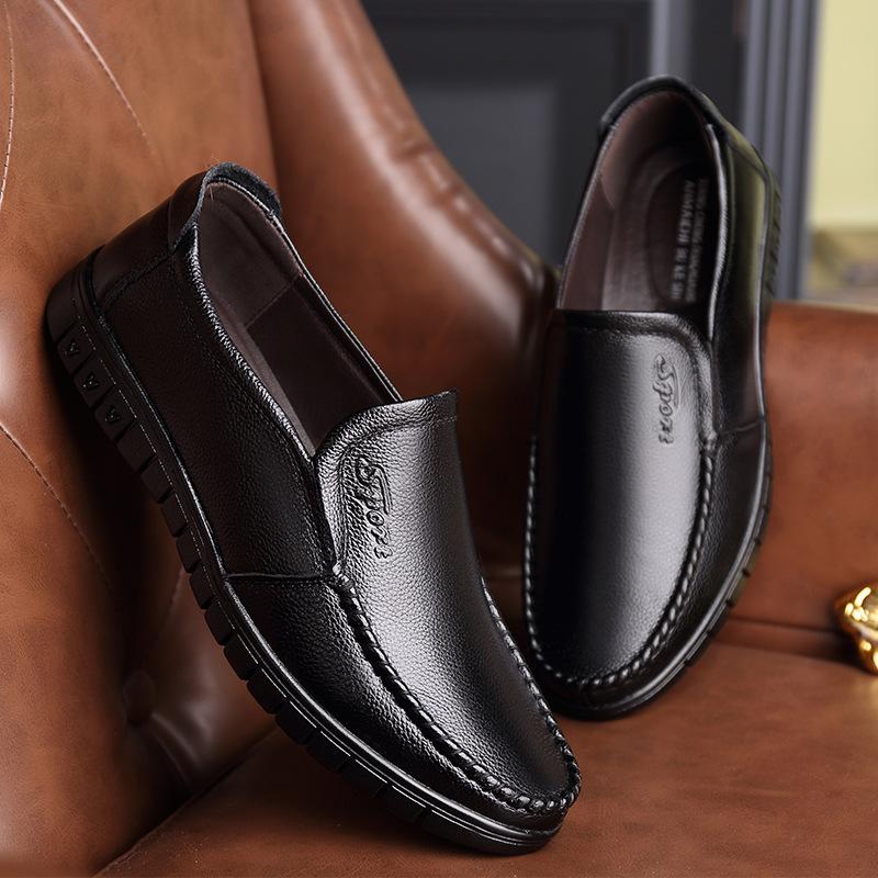 

Leather shoes men s leather casual autumn and winter men s warm and velvet elderly two cotton soft bottom flat bottom middle-aged man dad shoes 38