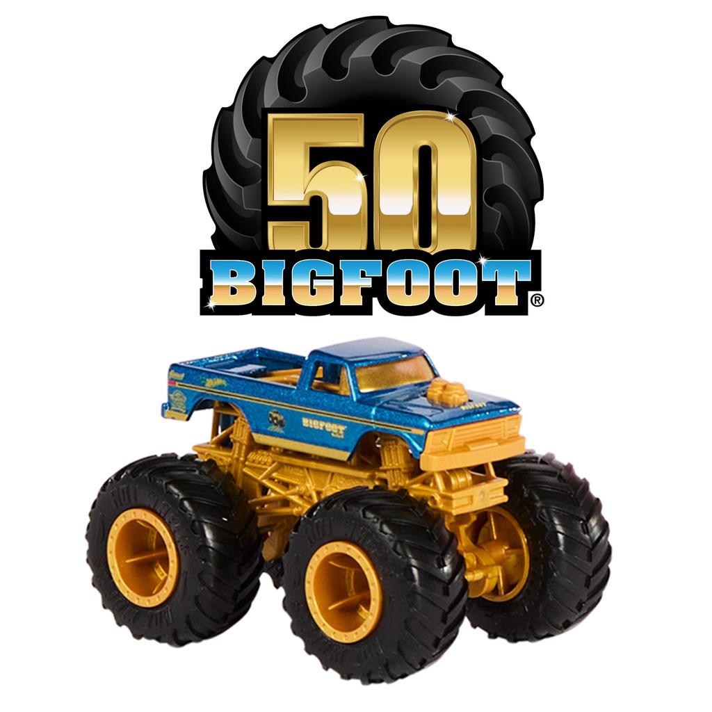 Hot Wheels Monster Truck Trophy Challenge Vehicle Playset with 1 Mini Car, Ages 4 and Up, Orange, JBX64