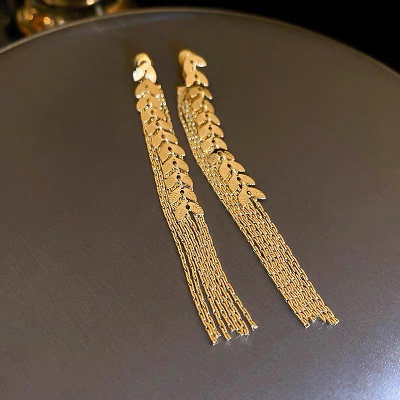 Light luxury high-end sense gold long fringed temperament earrings fashionable atmosphere versatile stud earrings personalized daily earrings