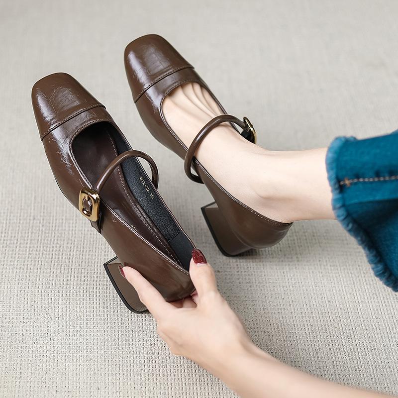 

Women s Shoes Retro Square Toe Mary Jane Single Shoes 2025 Spring French Elegant Buckle Belt Outdoor Dress Banquet High Heels 35 коричневий