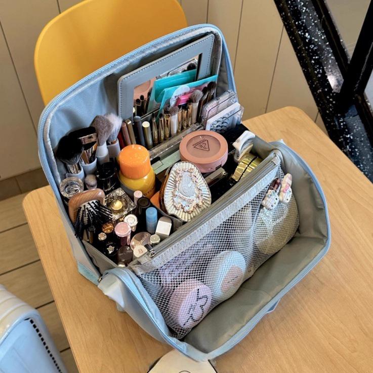 

Multifunctional Large-Capacity Portable Cosmetic Bag with Partitioned Layers for Suitcase or Handbag 26x10x26 cm