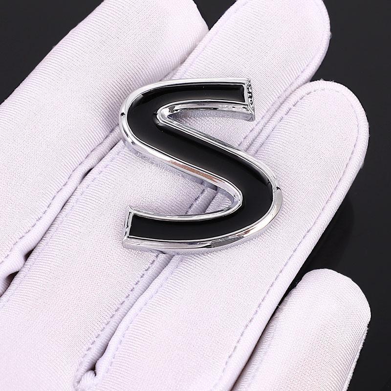 Kqsdr10 Red S Emblem Badge Car Sticker 3D Metal Styling Refitting Rear Trunk Fender Decal for Infiniti Q50 Q50L Q30 Q70 Refitting IPL