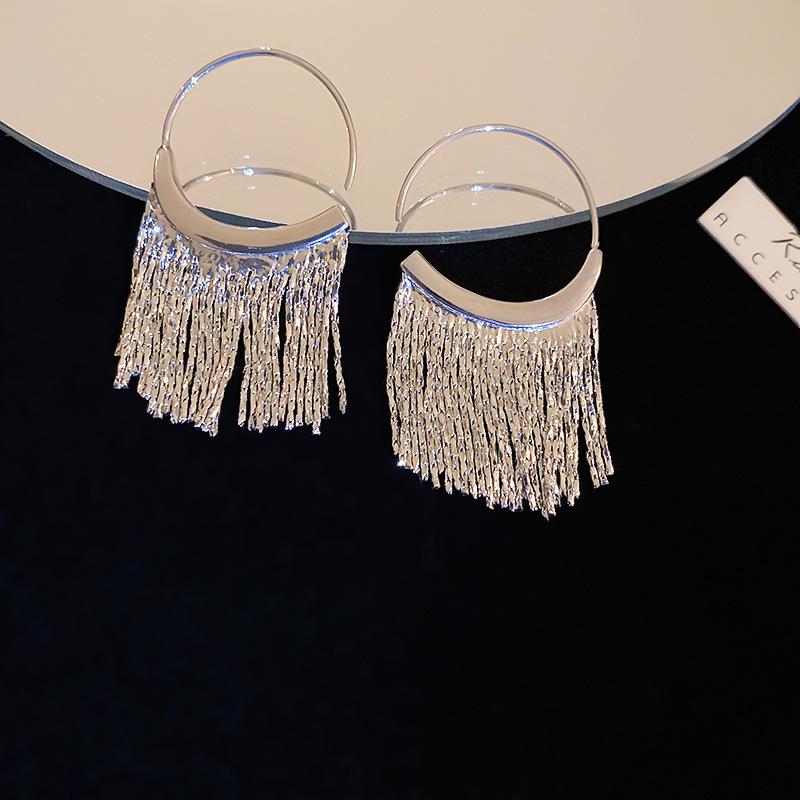 Silver Needle C-Shaped Metal Hoop Earrings - European & American Heavy Industrial Design, Fashionable, Versatile High-End Women's Studs.