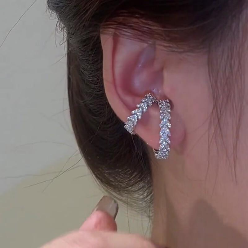 Trendy Rhinestone Ear Clips for Non-Pierced Ears – Stylish and Sophisticated Earrings