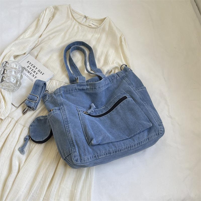 

Denim bag women s tote bag large capacity summer messenger 2025 new versatile shoulder class commuter bag світло-синій колір