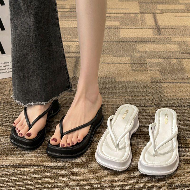 French thick-soled heightened thick-soled pinch-on flip-flops shoes for women's 2025 summer and autumn new outer wear holiday slope heel cool slippers