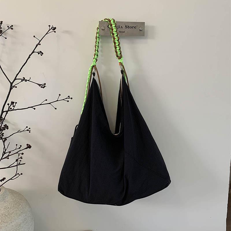 

Simple and versatile literary underarm bag women s new large-capacity leisure class commuter shoulder bag чёрный