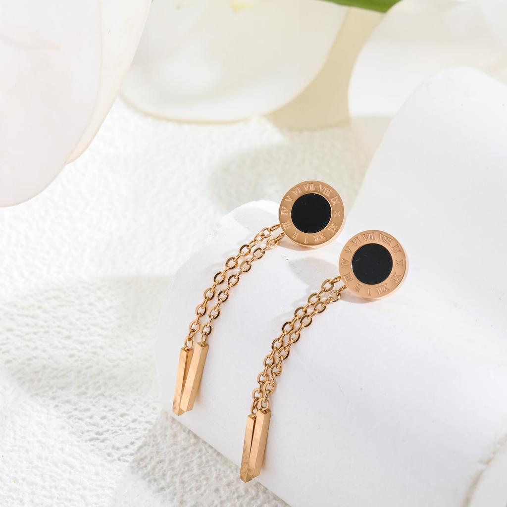 Retro French Roman fringed earrings are suitable for round face and thin stainless steel earrings with simple style