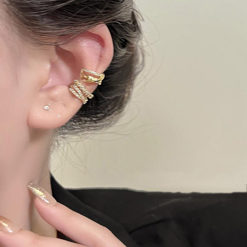 Korean Style Tassel Butterfly Ear Cuff: Exquisite No-Piercing Clip-On Earrings for Women