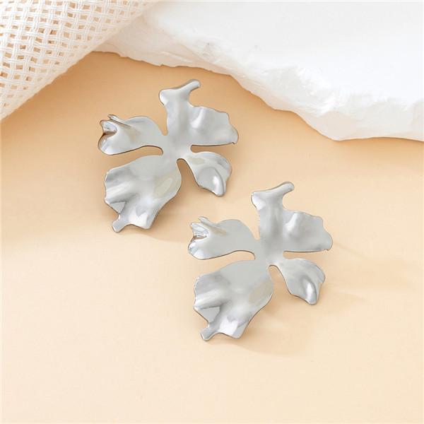 

Silver gray irregular flower stud earrings glossy simple style atmosphere high fashion versatile