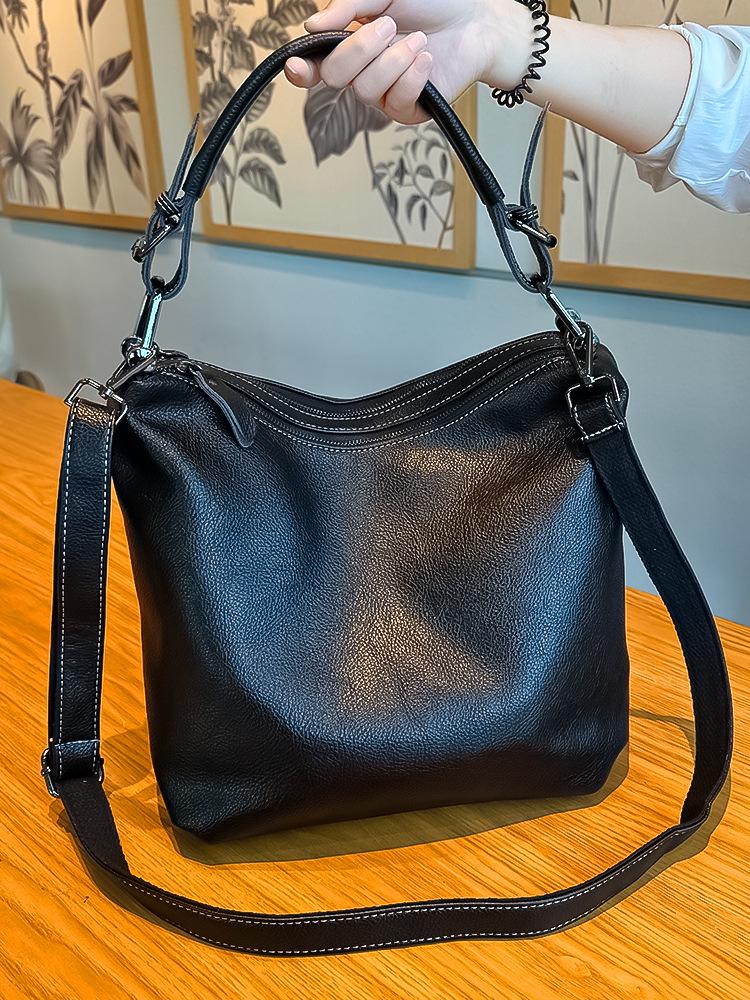 

Шикарная женская сумка кроссбоди на плечо с двойной молнией чёрный