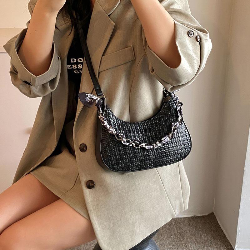 New niche high-end underarm baguette bag women's 2025 new trendy versatile chain shoulder bag