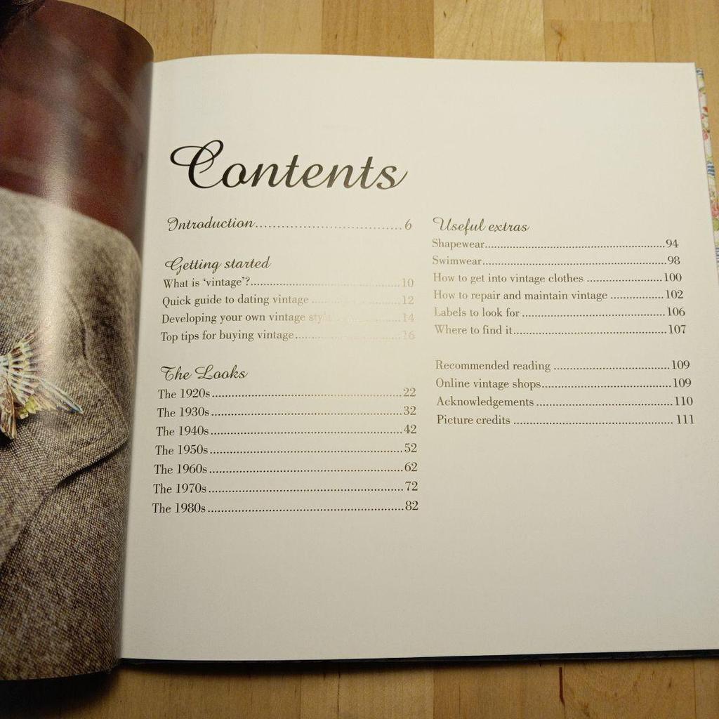 [USED] Books Fashion Vintage Style Antiques Old Clothes