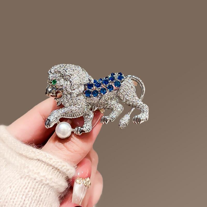 Full Diamond Lion Brooch, Exquisite Luxury, Niche and Creative Brooch, Suit, Animal Brooch