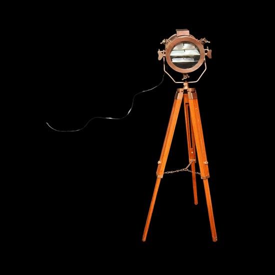 Reflektor w wykończeniu miedzianym ze statywem drewnianym Nowoczesna lampa podłogowa typu reflektor Dom, Biuro Dekoracyjna