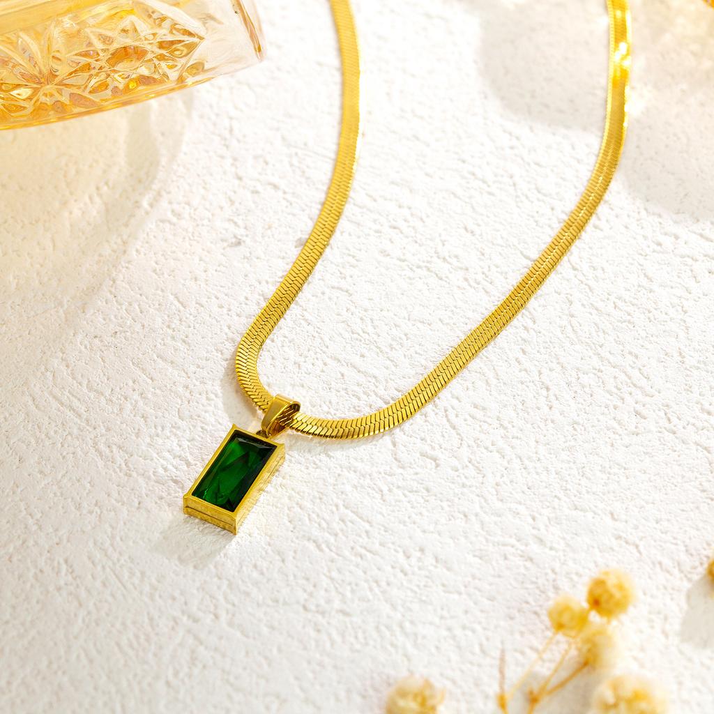 Niche Temperament Design Necklace Snake Bone Chain Light Luxury Green Zircon Pendant Titanium Steel Necklace for Women