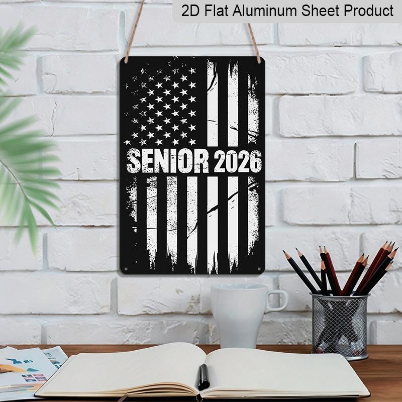 2D Flach, 1 Stück "Senior 2026" USA Flagge Aluminiumschild - 8"x12" Abgenutzt Schwarz-Weiß Patriotisches Senior-Dekor, Perfekt für 2026 Abschlussgeschenke