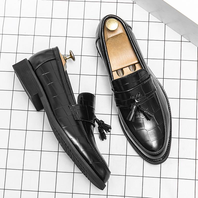 Big Size 8-12 Oxford Leather Men Shoe Fashion Casual Pointed Toe Formal Business Tassel Male Designer Office Wedding Dress Shoes