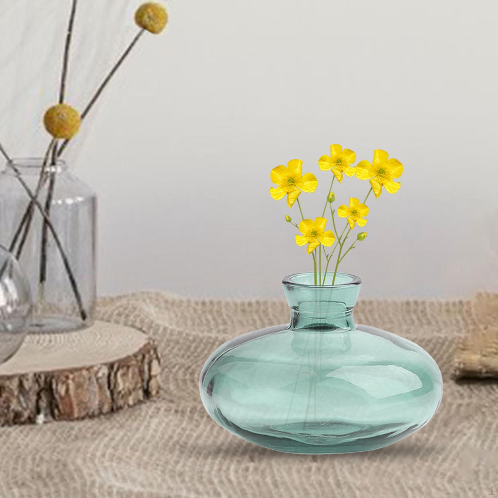 

Contemporary Glass Vase for Chic Home Styling green 6cm