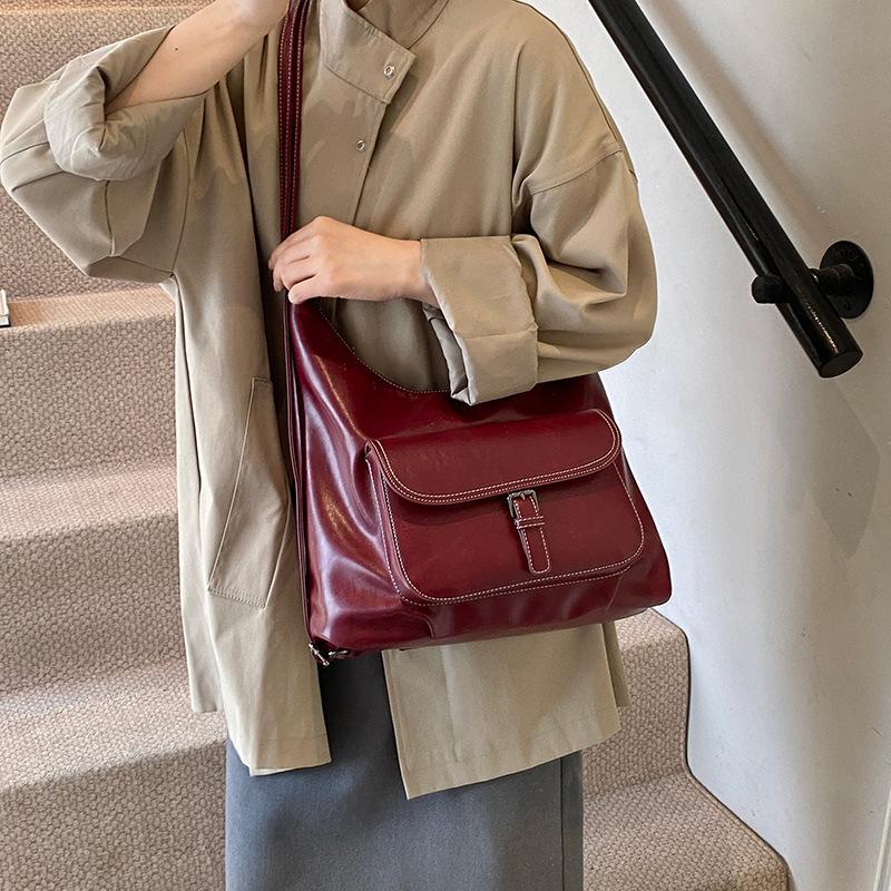 

2025 новый нишевый дизайн сумка через плечо подмышку универсальная большая вместимость пельмени модный универсальный тренд 30*11.5*36 красный