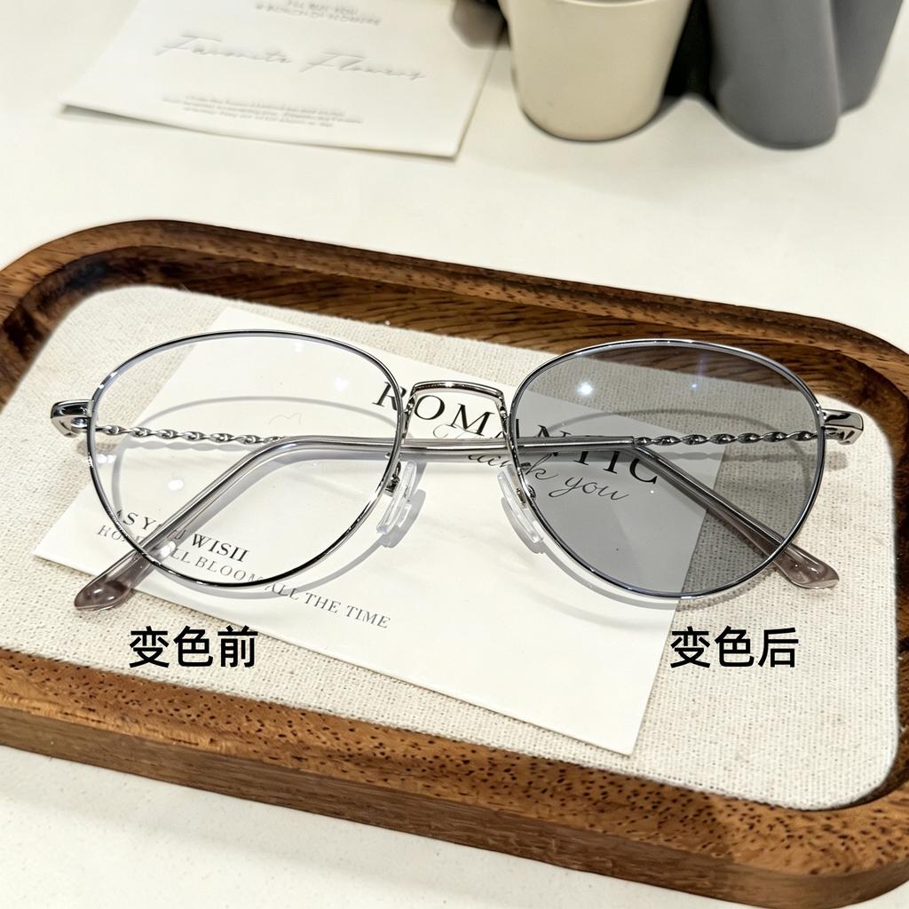 Fashion photosensitive color-changing flat glasses, daily repairing and slimming plain ins Xiaoxiangfeng myopia anti-blue glasses