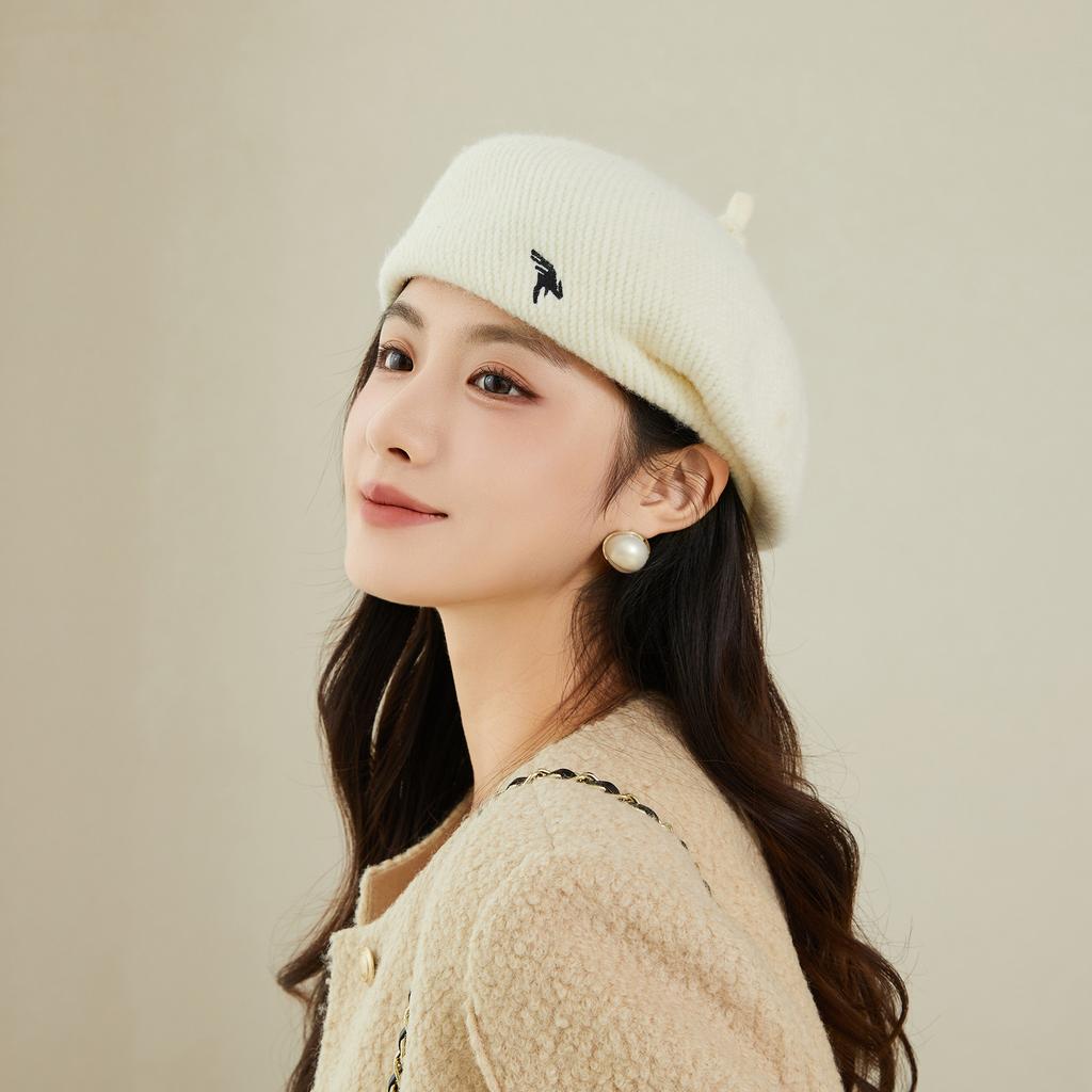 Japanese Autumn and Winter Fashion Knitted Beret Women Casual and Versatile Face Showing Small Beret Hat Warm and Fashionable Painter Hat