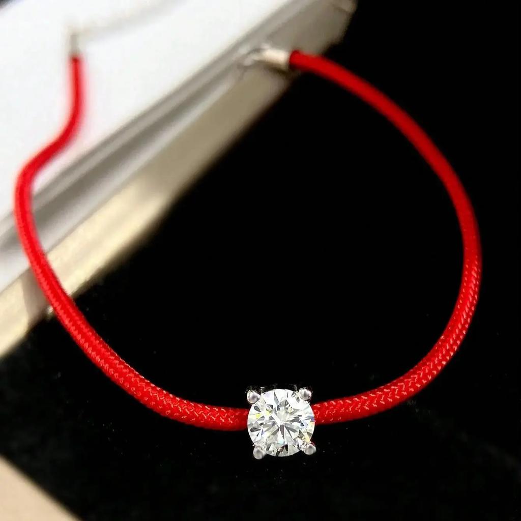 Bracelet Cordon Rouge en Moissanite Certifiée GRA de 0,5 Carat pour Femmes Bijou Minimaliste Cadeau de Saint-Valentin