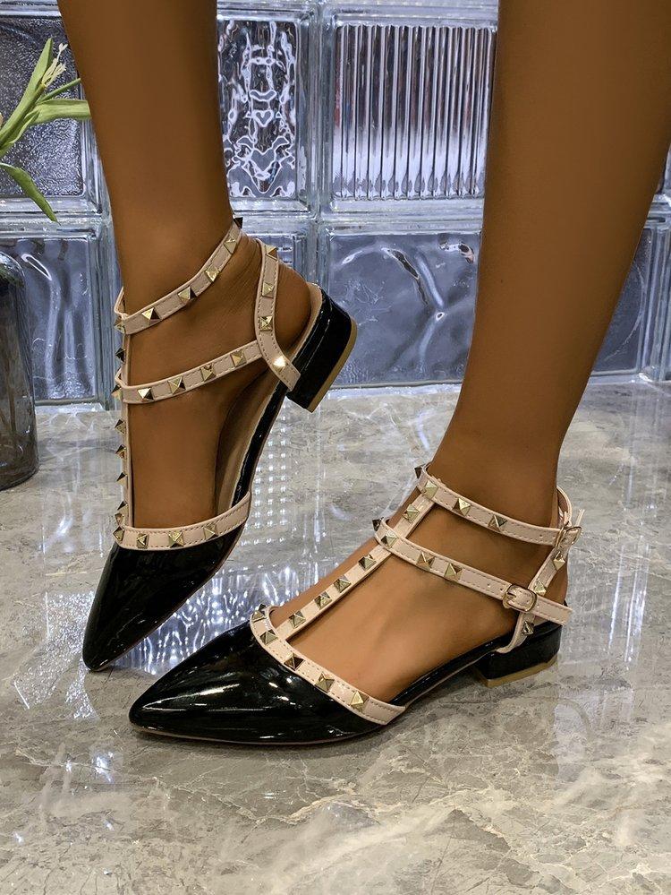 Baotou nika francouzské sandály 2025 nové letní ploché dno špičatá měkká podrážka nízký podpatek černé nýtované dámské boty