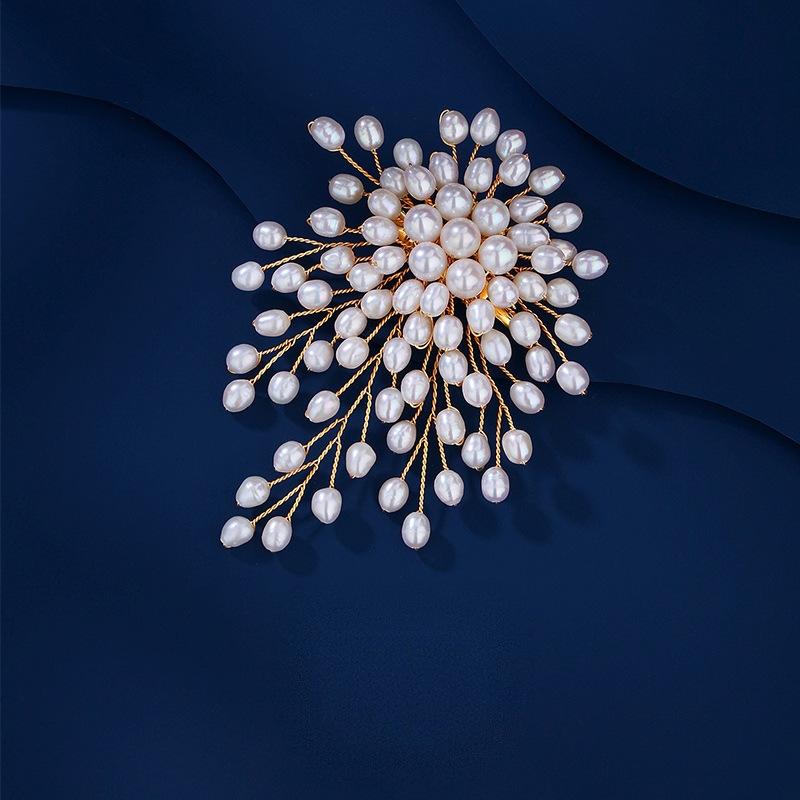 Luxury Exaggerated Elegant Pearl Flower Brooch Pin Badge For Women Girls Fashion Clothes Decoration Jewelry Gifts