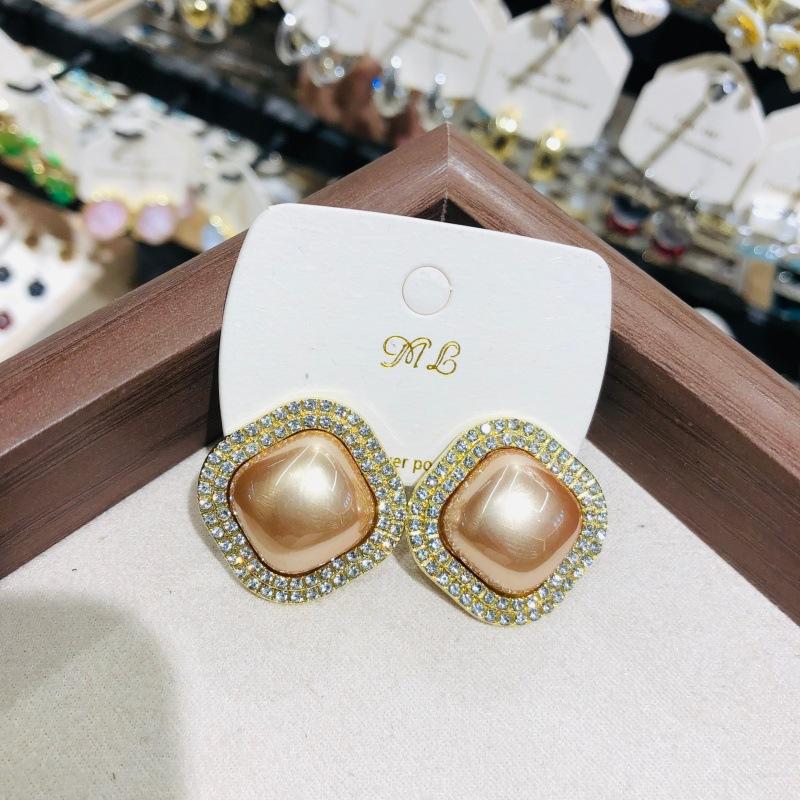 

Trendy Square Baroque Pearl Earrings for Women - Rhinestone Statement Jewelry Fashion Party Accessories