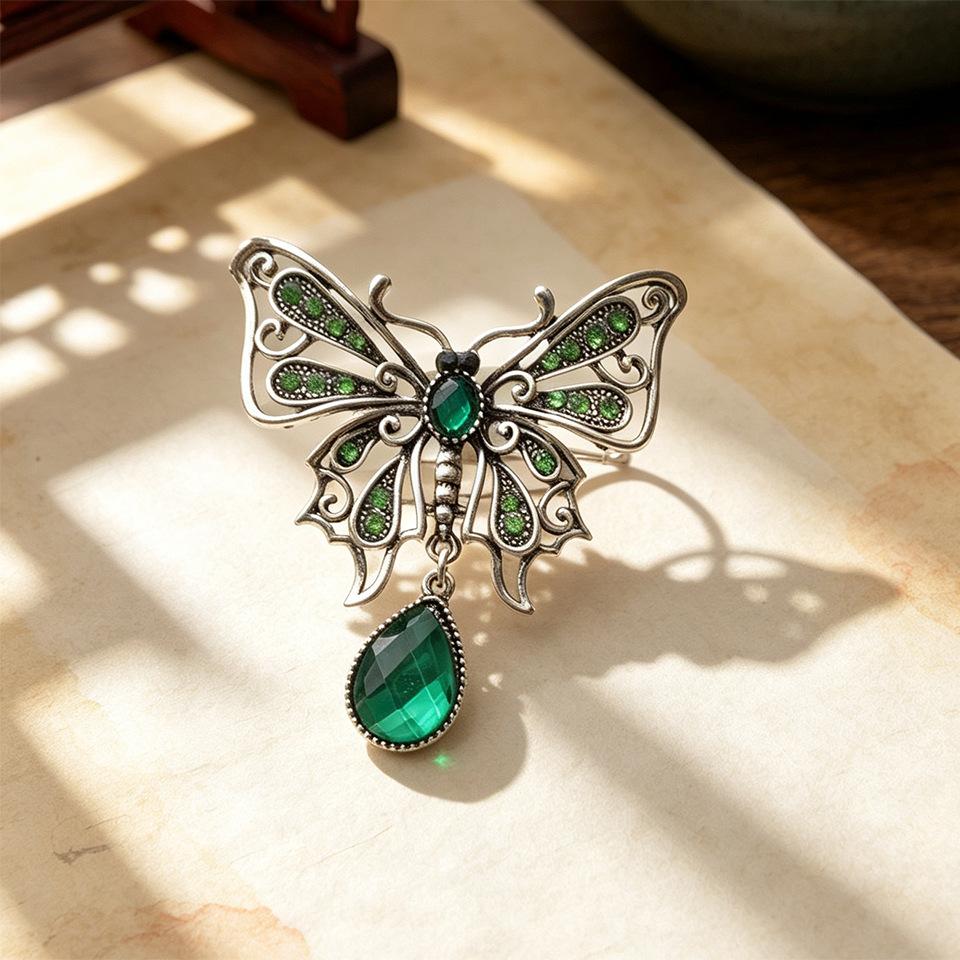 Hollowed-out Butterfly Brooch, Luxury Banquet Crystal Insect Pin, Women's Coat Dress Accessory