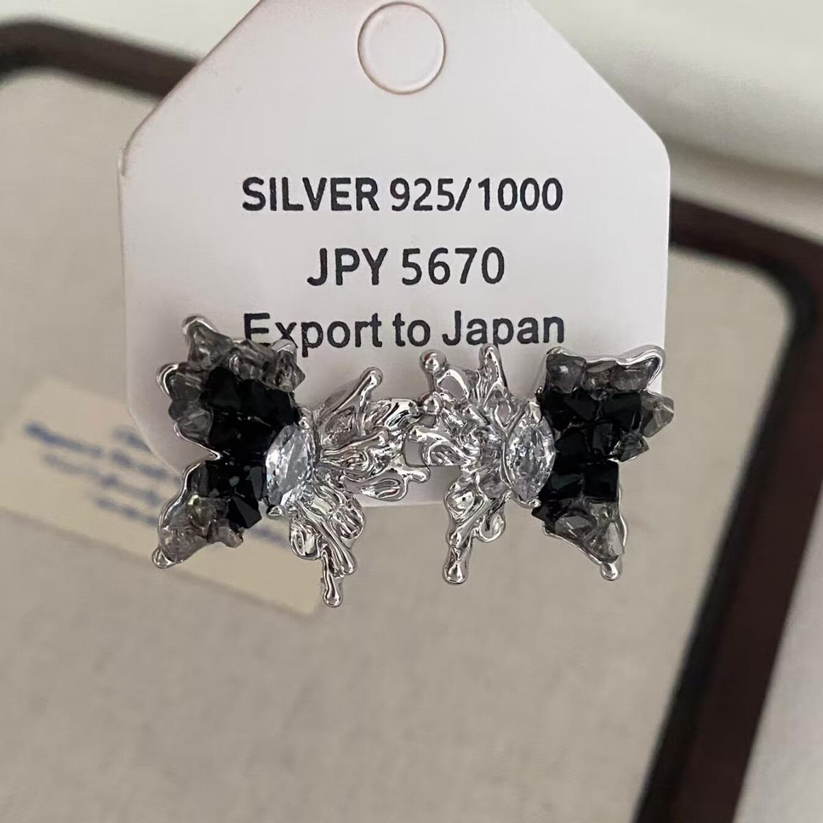 Elegant Black Gradient Crystal Butterfly Stud Earrings for Women - Unique and Stylish Ear Accessories