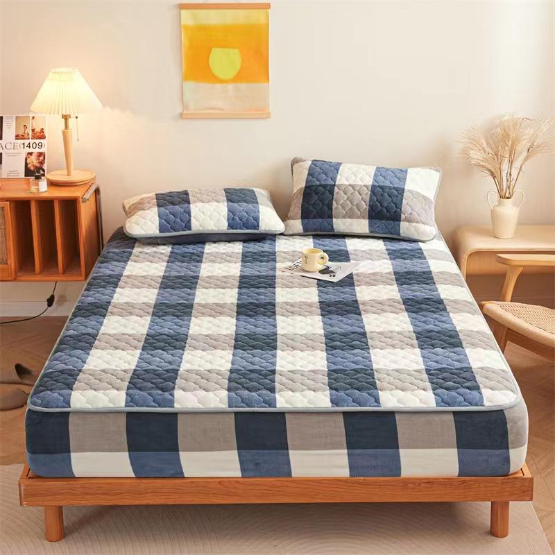 Luxury Flannel Quilting Mattress Cover Thicken Velvet Quilted Bed Pad Protector Cover Winter Bed Cover Not Included Pillowcase