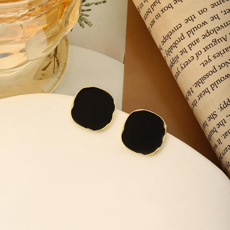 Retro black stud earrings geometric drip earrings coffee color simple oval niche earrings