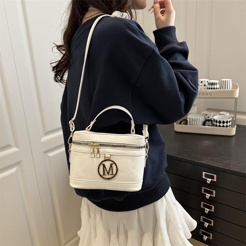 Spring and Summer New Trend Hand Carry Portable Box Small Square Bag Fashion Casual Letter Hand Carry Single Shoulder Messenger Bag