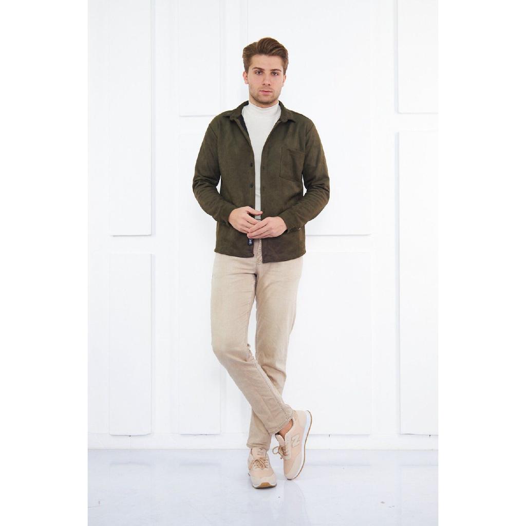 Wildleder-Hemd mit einer Tasche und normaler Passform